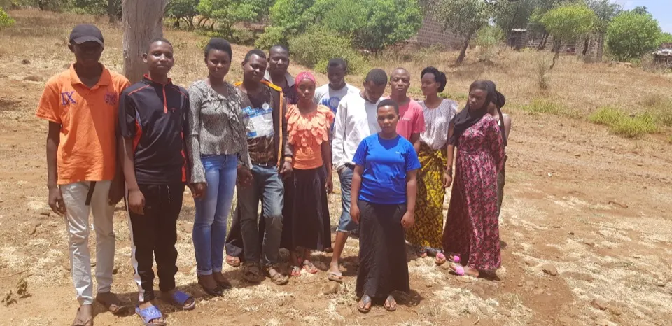 Agnes Link with Karamsingi Youth Group after their meeting on 22.9.2018